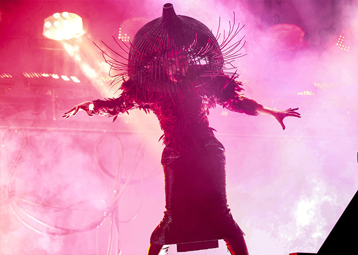 “Disturbed And Confused”: Lady Gaga’s “Scary” Look And Mannerisms At Recent Concert Stun Fans