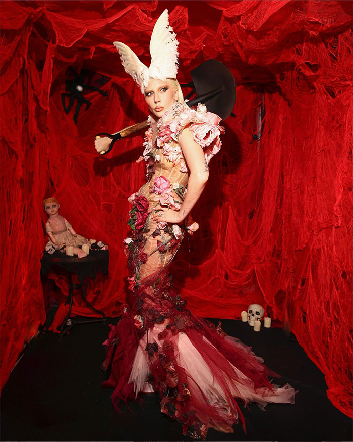 “Disturbed And Confused”: Lady Gaga’s “Scary” Look And Mannerisms At Recent Concert Stun Fans