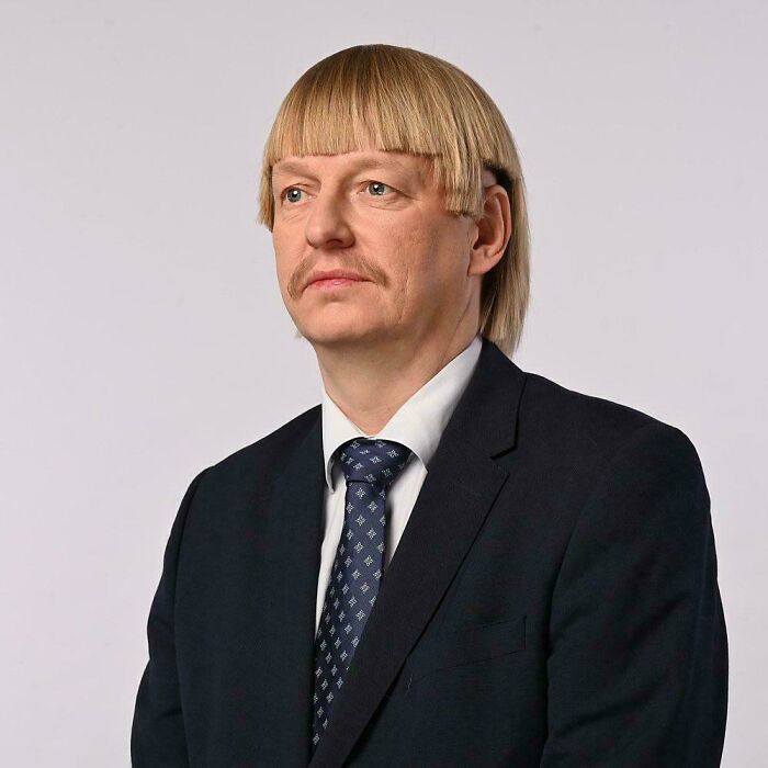 78 Tragic Hair Accidents That Might Make You Rethink Trusting A Hairstylist (New Pics) 78 Tragic Hair Accidents That Might Make You Rethink Trusting A Hairstylist (New Pics)