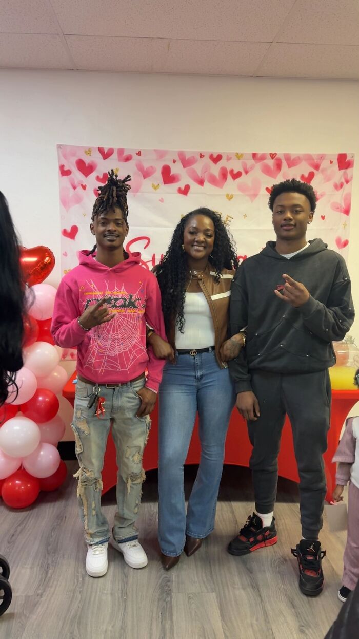 64 Parents Joined The Trend Of Sharing Photos With Their Kids That They Had Young