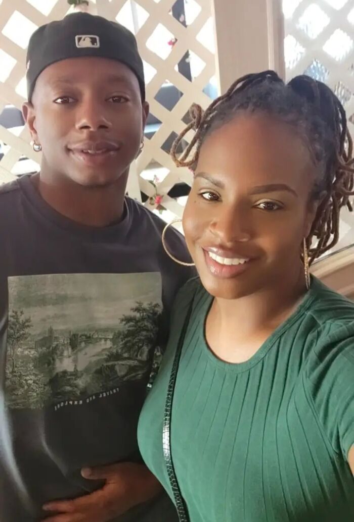 64 Parents Joined The Trend Of Sharing Photos With Their Kids That They Had Young