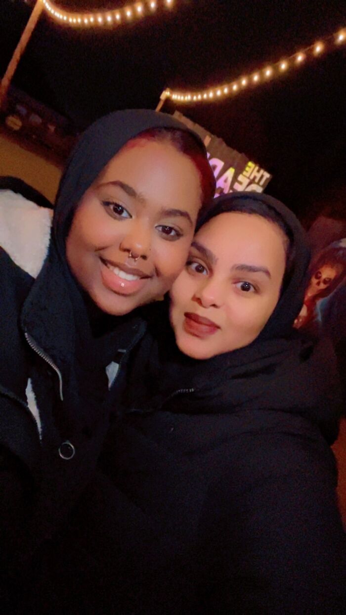 64 Parents Joined The Trend Of Sharing Photos With Their Kids That They Had Young