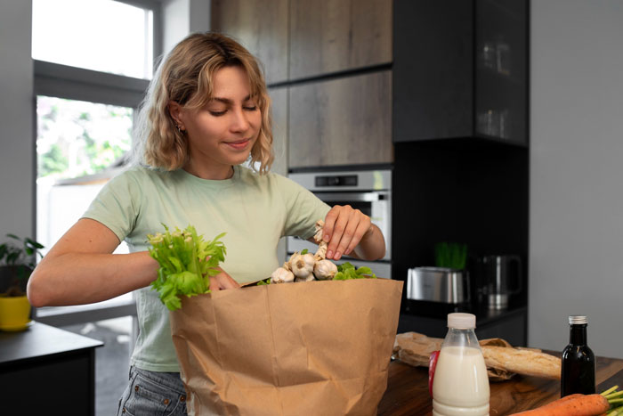 Tired Mom Takes In Narcissistic Dad And Sis After Fire, Quickly Realizes Why She Left Them Behind