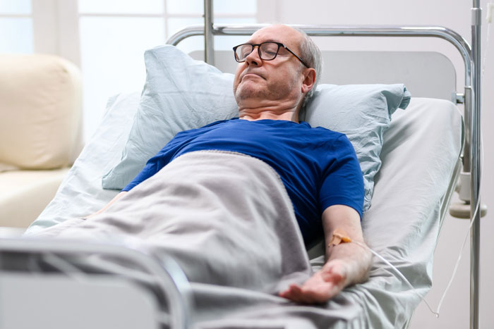 Tired Mom Takes In Narcissistic Dad And Sis After Fire, Quickly Realizes Why She Left Them Behind