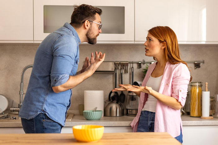 Ungrateful Wife Bins Husband&rsquo;s Cake Gift Because Of A “Bad Mood,” He&rsquo;s Livid Over A Lack Of Apology