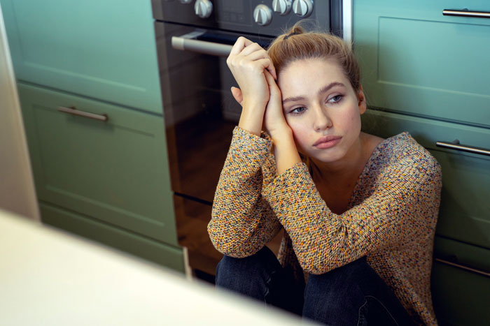 Ungrateful Wife Bins Husband&rsquo;s Cake Gift Because Of A “Bad Mood,” He&rsquo;s Livid Over A Lack Of Apology