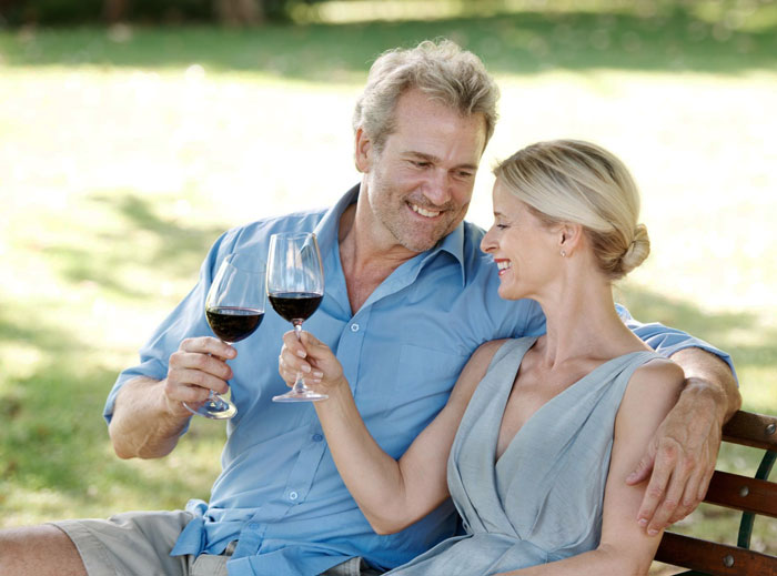 22YO Daughter Disgusted By 52YO Dad As He Dates Someone 30 Years Younger, He Goes Ballistic On Her 22YO Daughter Disgusted By 52YO Dad As He Dates Someone 30 Years Younger, He Goes Ballistic On Her