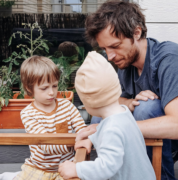 Guy Tries To Warn Other Couple Not To Have Kids, Comically Forgets How Many Kids He Has