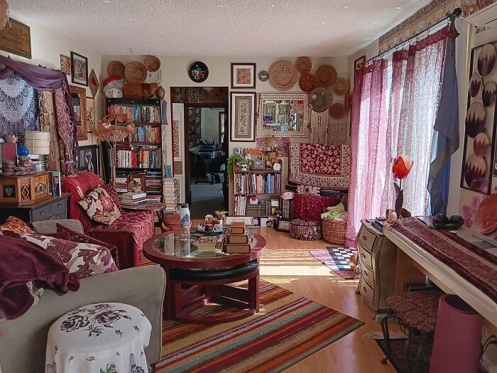 131 Times People Embraced ‘More Is More’ And Decked Out Their Homes (New Pics) 131 Times People Embraced ‘More Is More’ And Decked Out Their Homes (New Pics)