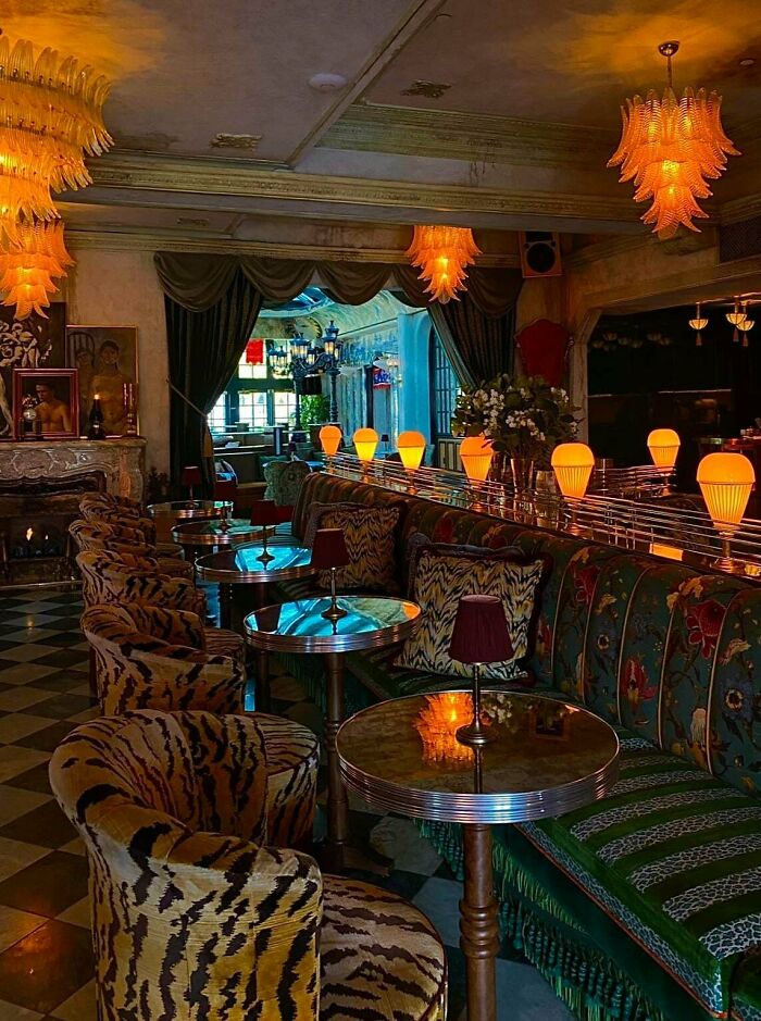 131 Times People Embraced ‘More Is More’ And Decked Out Their Homes (New Pics) 131 Times People Embraced ‘More Is More’ And Decked Out Their Homes (New Pics)