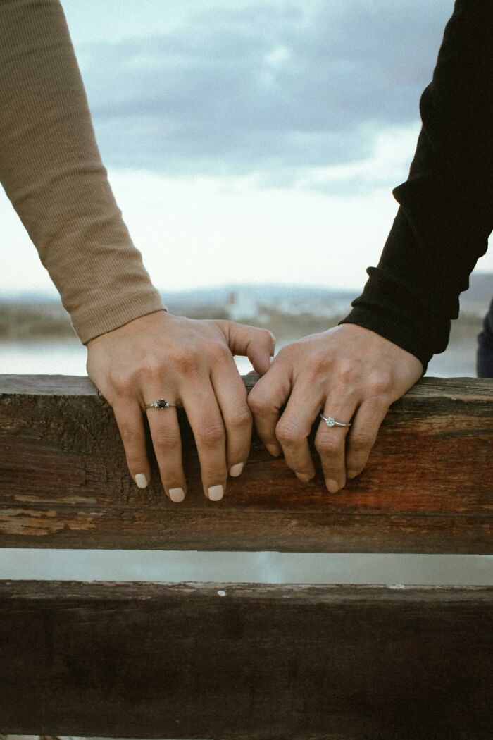 “Don&rsquo;t Disrespect Yourself Or Your Partner”: 62 Married Men Reveal How They React When They See A Hot Woman