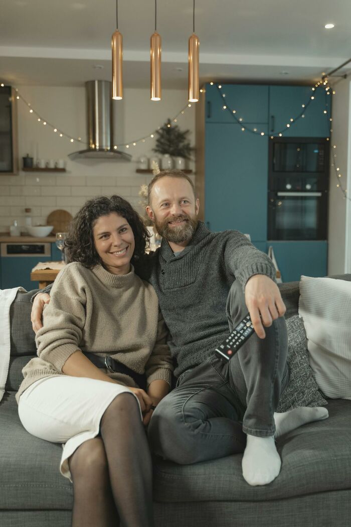 “Don&rsquo;t Disrespect Yourself Or Your Partner”: 62 Married Men Reveal How They React When They See A Hot Woman