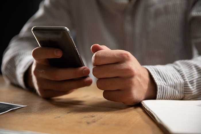 Woman Suggests An Open Relationship, Guy Immediately Breaks Up With Her: “Crying To Take Her Back”