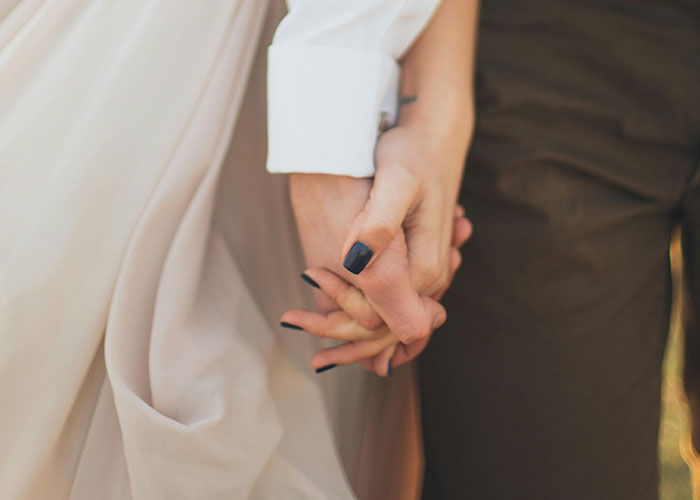 47 People Who Had A Deal To Get Married To Their Friends If They Were Single By 30 Share What Happened