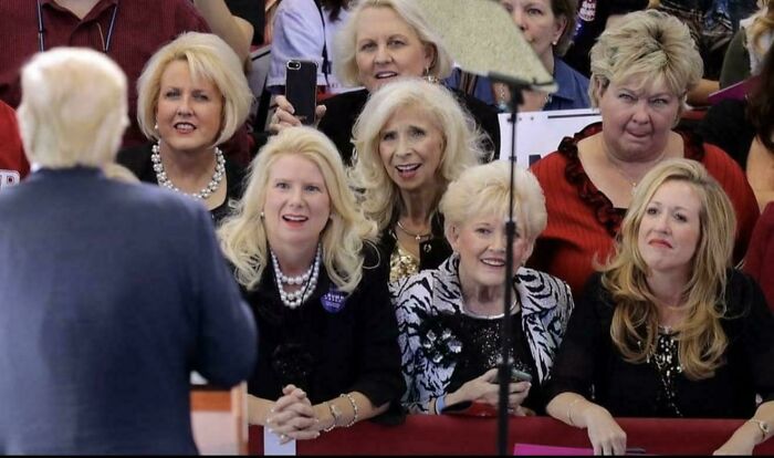 73 Times People Didn’t Realize How Cringe They Were Being (New Pics) 73 Times People Didn’t Realize How Cringe They Were Being (New Pics)