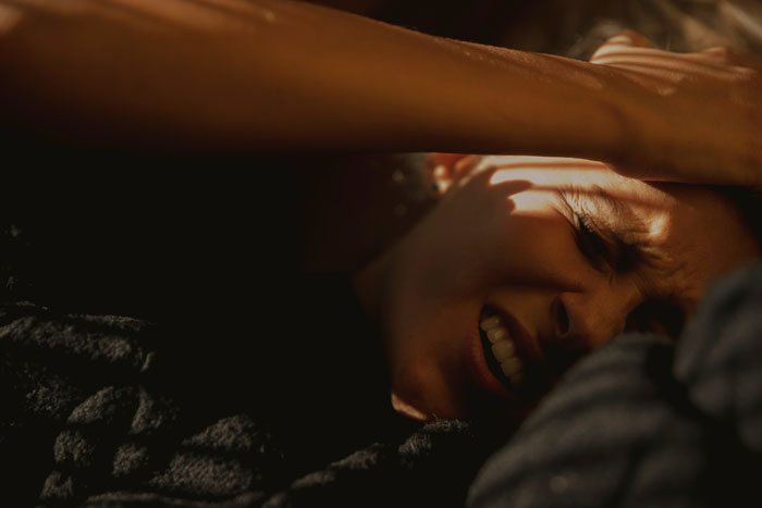 Woman Keeps Waking Up BF As Soon As She Wakes Up Because That’s What “Normal” Couples Do Woman Keeps Waking Up BF As Soon As She Wakes Up Because That’s What “Normal” Couples Do