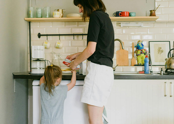 Teen Refuses To Become Boyfriend&rsquo;s Mom&rsquo;s Free Babysitter After She Has Her 10th Baby