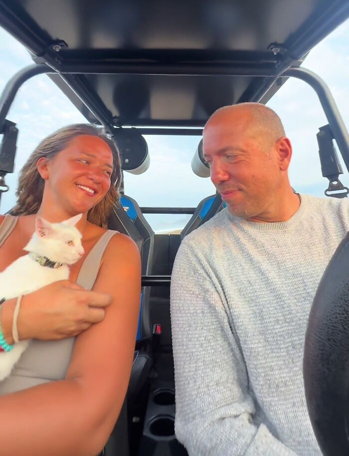 This Guy Thought He Was A &ldquo;Dog Person&rdquo; Until Rescue Kitten Lilo Changed His Mind