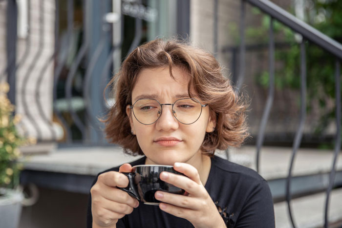 Pet-Sitting Friend Gets Too Comfy, Ruins Woman&rsquo;s $500 Yixing Teapot, Gets Told To Replace It