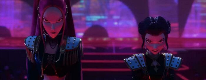 85 Hilariously Absurd Movie And TV Details That Are Absolutely Made Up, Yet Weirdly Accurate (New Pics)