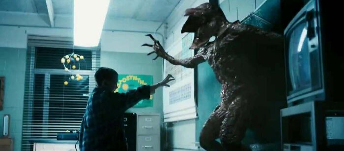 85 Hilariously Absurd Movie And TV Details That Are Absolutely Made Up, Yet Weirdly Accurate (New Pics)