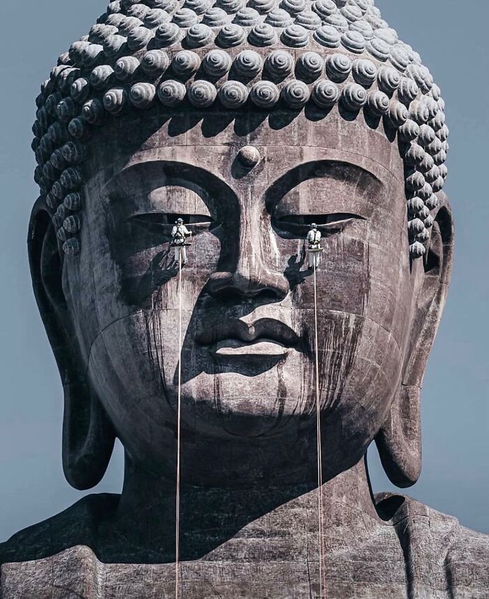 30 Photos That Look Impossible At First Glance: Some Are Perfect Timing, Some Are Genius Illusions