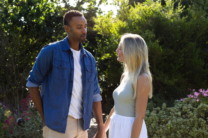 Cheater With 9 Kids And Countless Baby Mamas Wants Child-Free Ex Back, She Just Laughs At Him