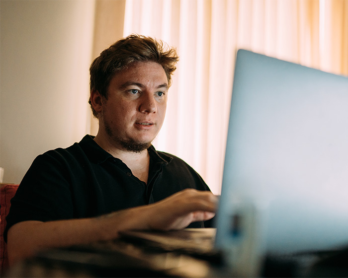 “I’m In Danger”: Woman Discovers Boyfriend’s YouTube History And Realizes She Must Escape