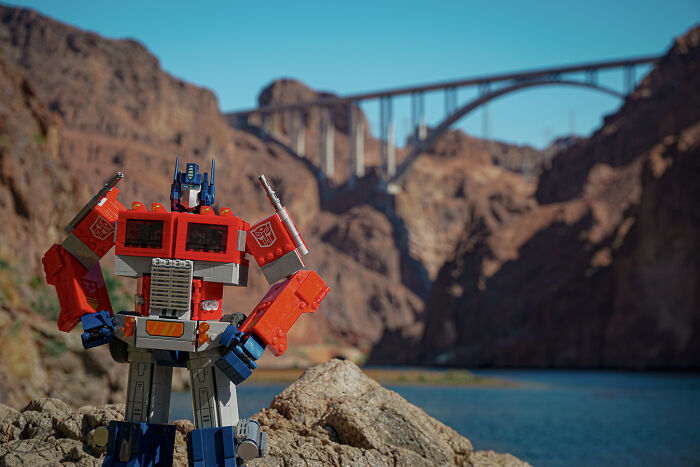 He Uses Backyards And Landscapes To Turn LEGO Models Into Cinematic Worlds (34 Pics)