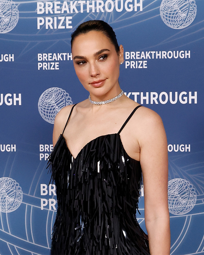 Gal Gadot&rsquo;s Fans Back Actress After Harsh Criticism Of Her Appearance In New Photos