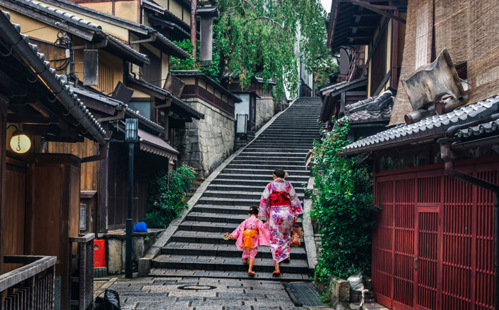 67 Mysteries That Have Sent Many People Down The Rabbit Hole Until They Were Finally Cracked