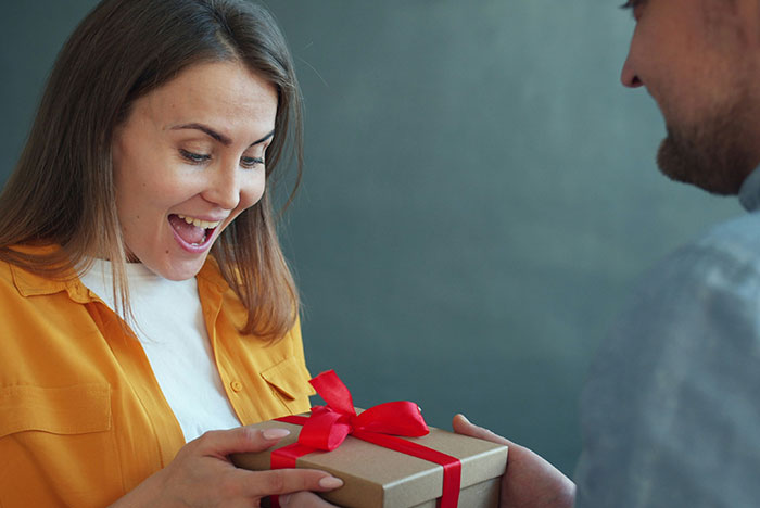 Man Uses Girlfriend’s Birthday To Teach Her A Lesson About Disappointment, Ends Up Single Man Uses Girlfriend’s Birthday To Teach Her A Lesson About Disappointment, Ends Up Single