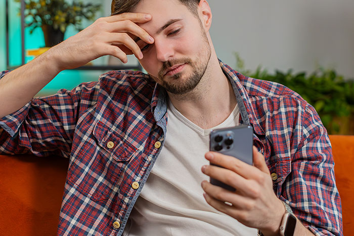 Woman Posts Absolutely Everything Online, Her Boyfriend Hates It: “Social Media Attention Seeker”