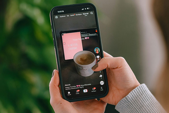 Woman Posts Absolutely Everything Online, Her Boyfriend Hates It: “Social Media Attention Seeker”