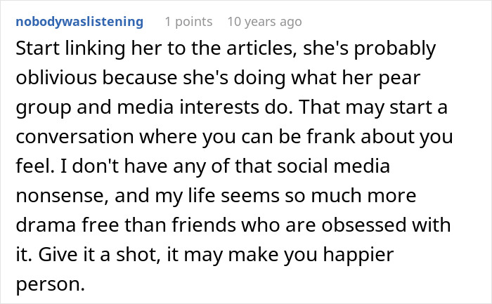 Woman Posts Absolutely Everything Online, Her Boyfriend Hates It: “Social Media Attention Seeker”