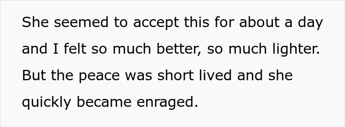 Woman Posts Absolutely Everything Online, Her Boyfriend Hates It: “Social Media Attention Seeker”