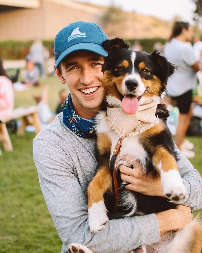 This Instagram Page Shows Heartwarming Photos Of Attractive Men And Their Dogs (49 Pics)
