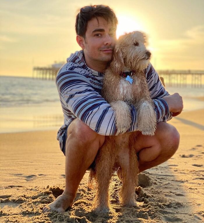 This Instagram Page Shows Heartwarming Photos Of Attractive Men And Their Dogs (49 Pics)