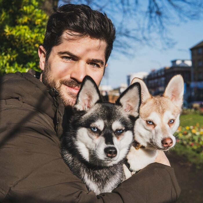 This Instagram Page Shows Heartwarming Photos Of Attractive Men And Their Dogs (49 Pics)