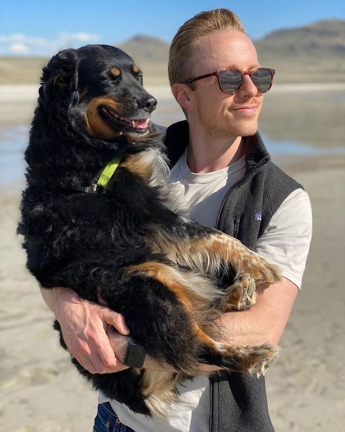 This Instagram Page Shows Heartwarming Photos Of Attractive Men And Their Dogs (49 Pics)