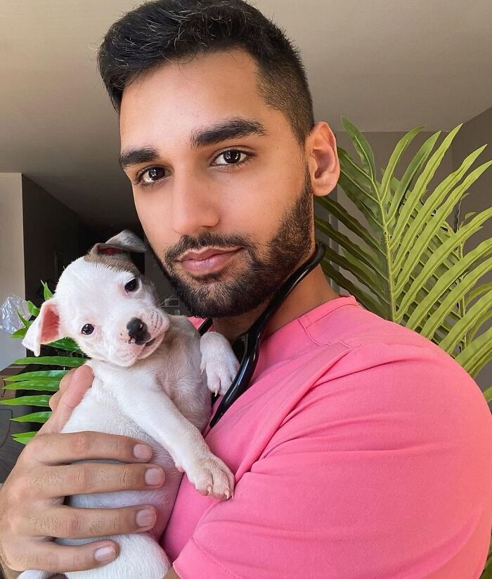 This Instagram Page Shows Heartwarming Photos Of Attractive Men And Their Dogs (49 Pics)