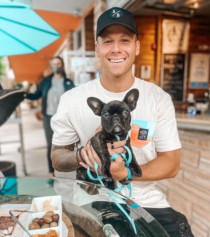 This Instagram Page Shows Heartwarming Photos Of Attractive Men And Their Dogs (49 Pics)