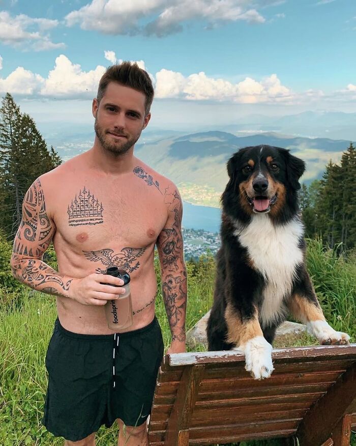 This Instagram Page Shows Heartwarming Photos Of Attractive Men And Their Dogs (49 Pics)