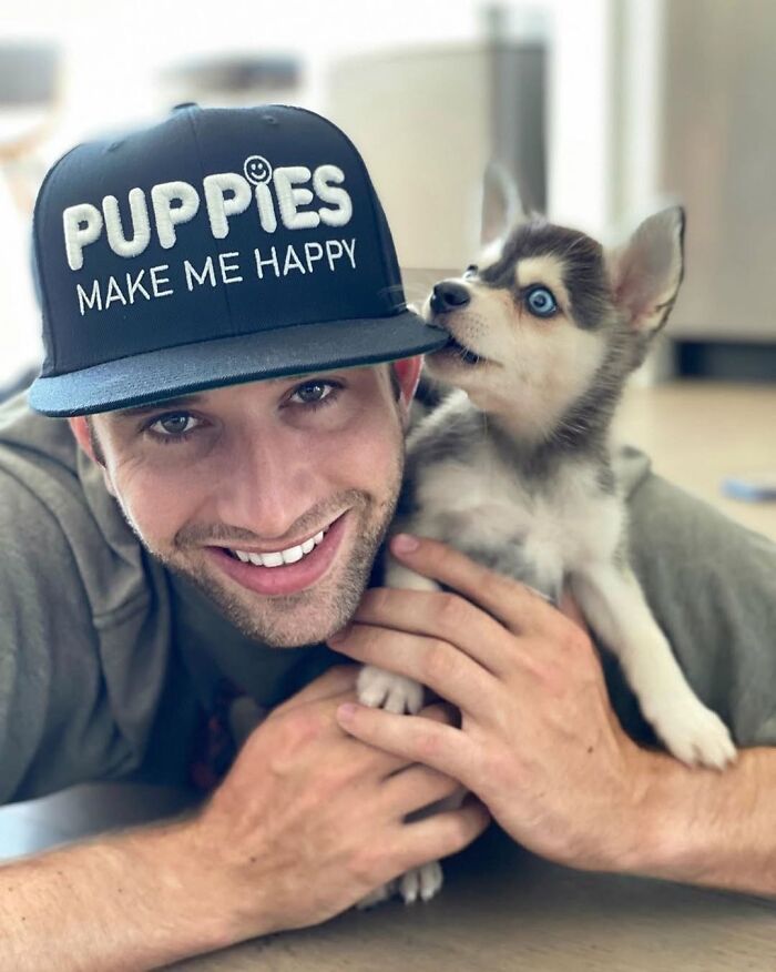 This Instagram Page Shows Heartwarming Photos Of Attractive Men And Their Dogs (49 Pics)
