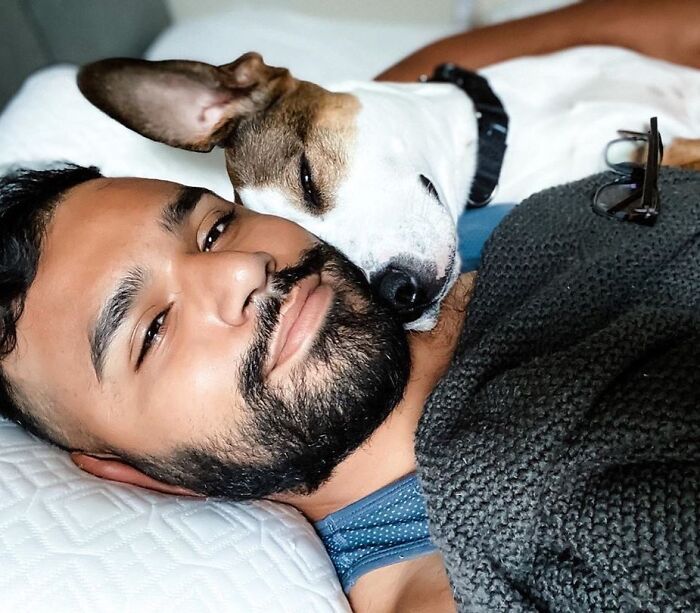 This Instagram Page Shows Heartwarming Photos Of Attractive Men And Their Dogs (49 Pics)