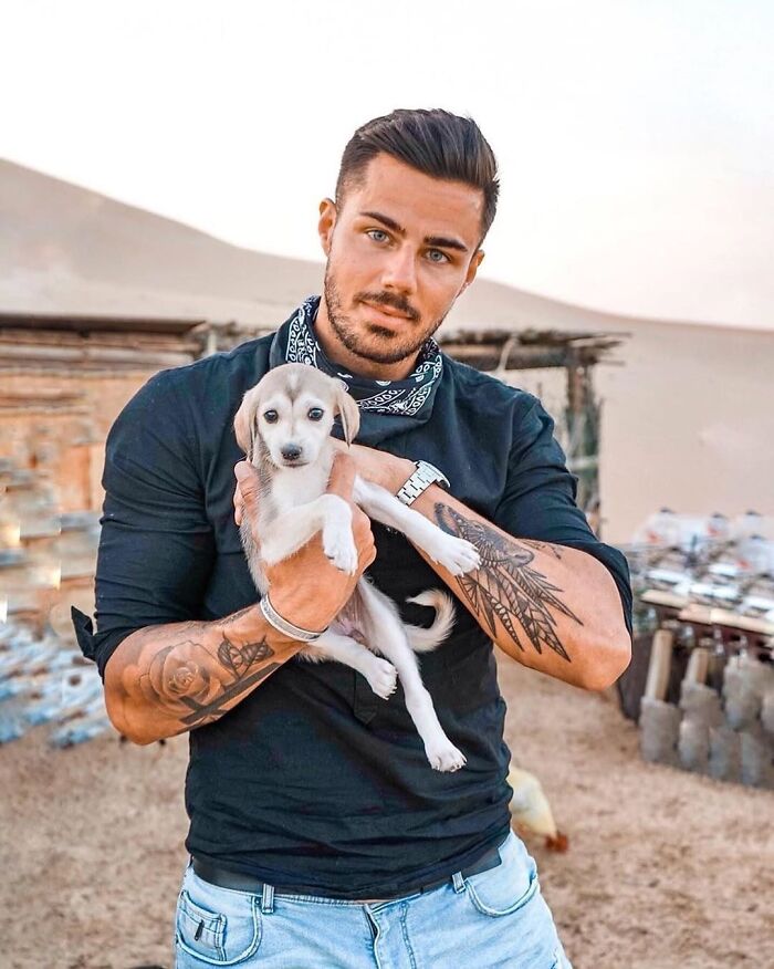 This Instagram Page Shows Heartwarming Photos Of Attractive Men And Their Dogs (49 Pics)