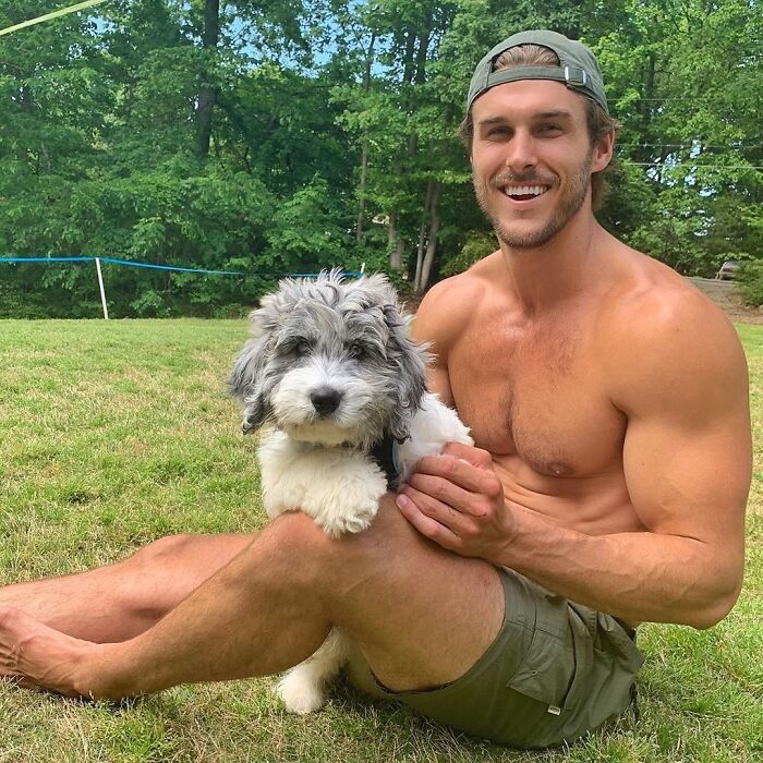 This Instagram Page Shows Heartwarming Photos Of Attractive Men And Their Dogs (49 Pics)