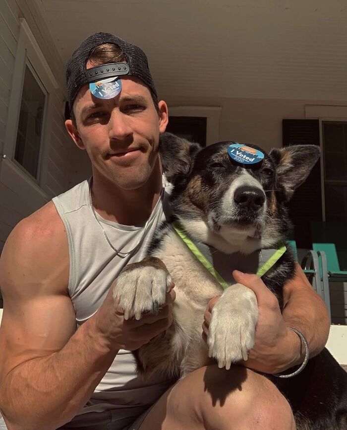 This Instagram Page Shows Heartwarming Photos Of Attractive Men And Their Dogs (49 Pics)