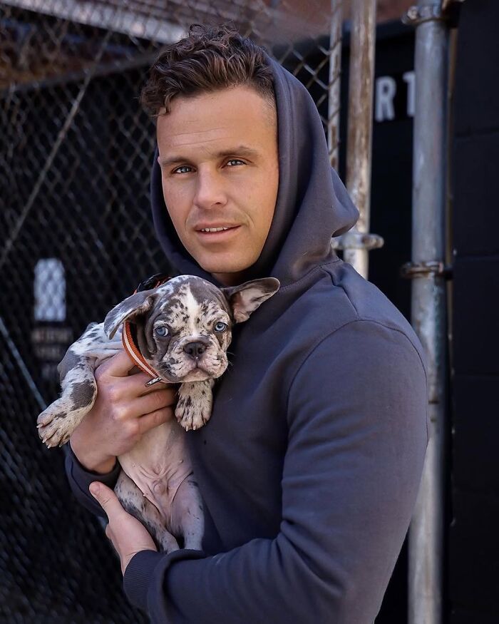 This Instagram Page Shows Heartwarming Photos Of Attractive Men And Their Dogs (49 Pics)