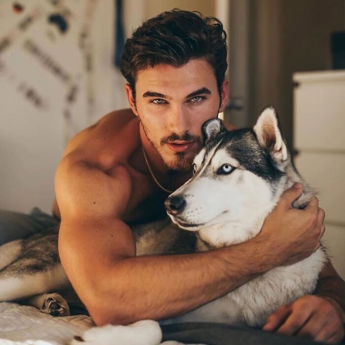 This Instagram Page Shows Heartwarming Photos Of Attractive Men And Their Dogs (49 Pics)